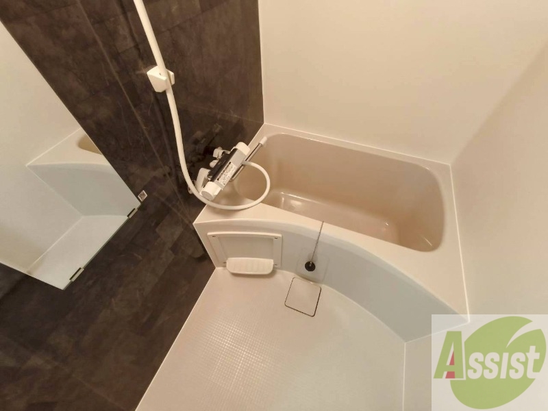 バス・シャワールーム　お風呂になります。一日の疲れを癒してくださいね。