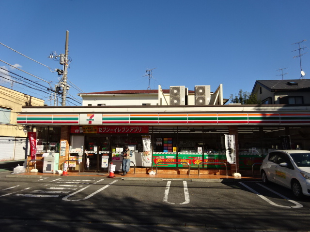 コンビニ　セブンイレブン大田区西蒲田3丁目店（コンビニ）まで114m