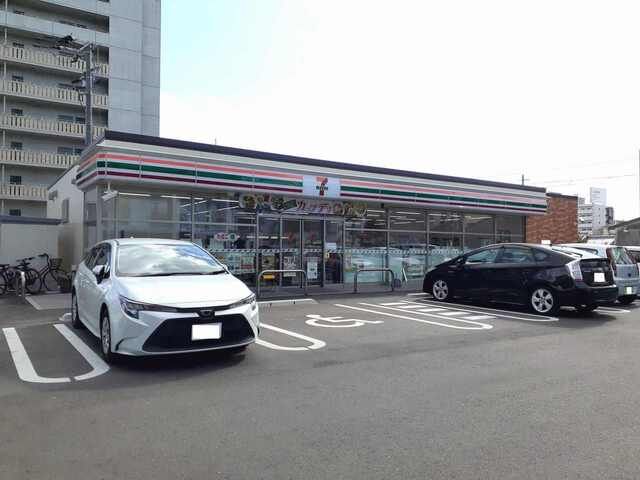 コンビニ　セブンイレブン愛敬町店（コンビニ）まで290m
