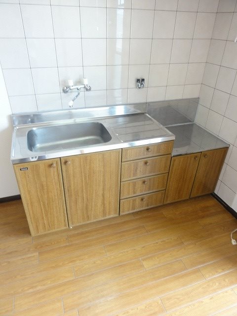 キッチン　キッチンには吊り棚がございます。