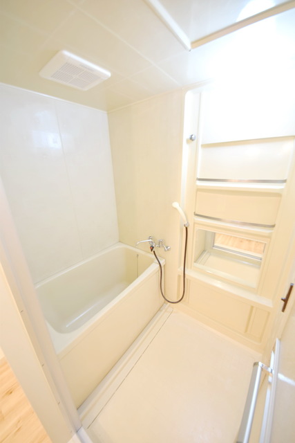 バス・シャワールーム　～一日の疲れを流しましょうっ～