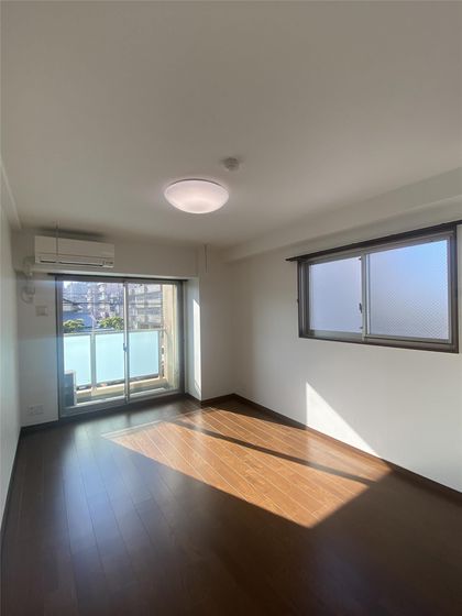 居室・リビング　※他号室の写真です。