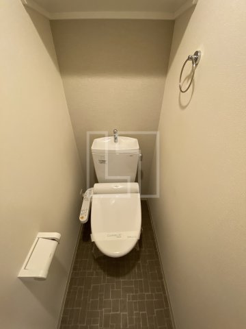 トイレ　プレサンス堺筋本町駅前　温水洗浄便座