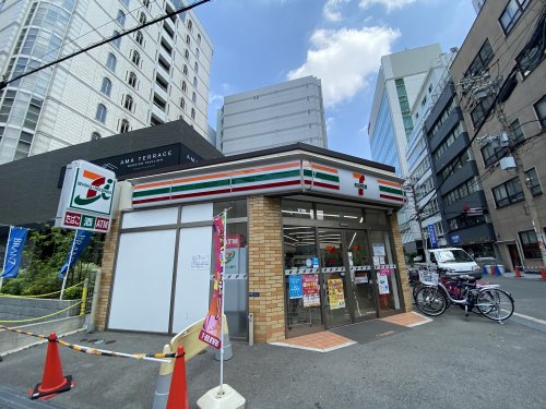 コンビニ　セブンイレブン（コンビニ）まで50m