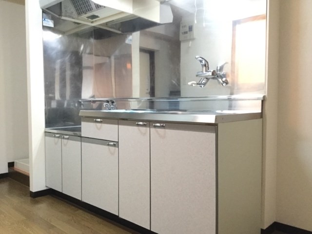キッチン　同物件他部屋の参考写真です！