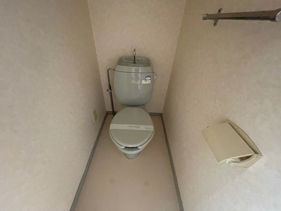 トイレ　※別の部屋の写真を使用しています