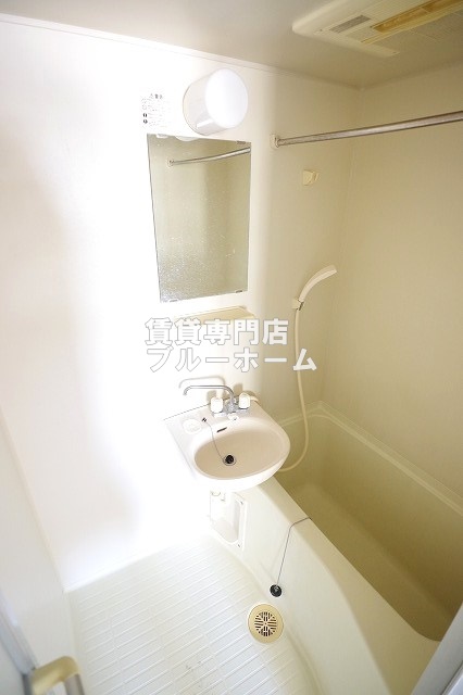 バス・シャワールーム　お風呂は浴室乾燥機付き！