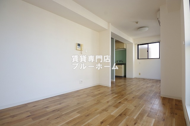 その他　洋室の別アングルです！