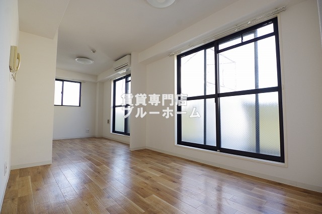 居室・リビング　広々とした洋室！