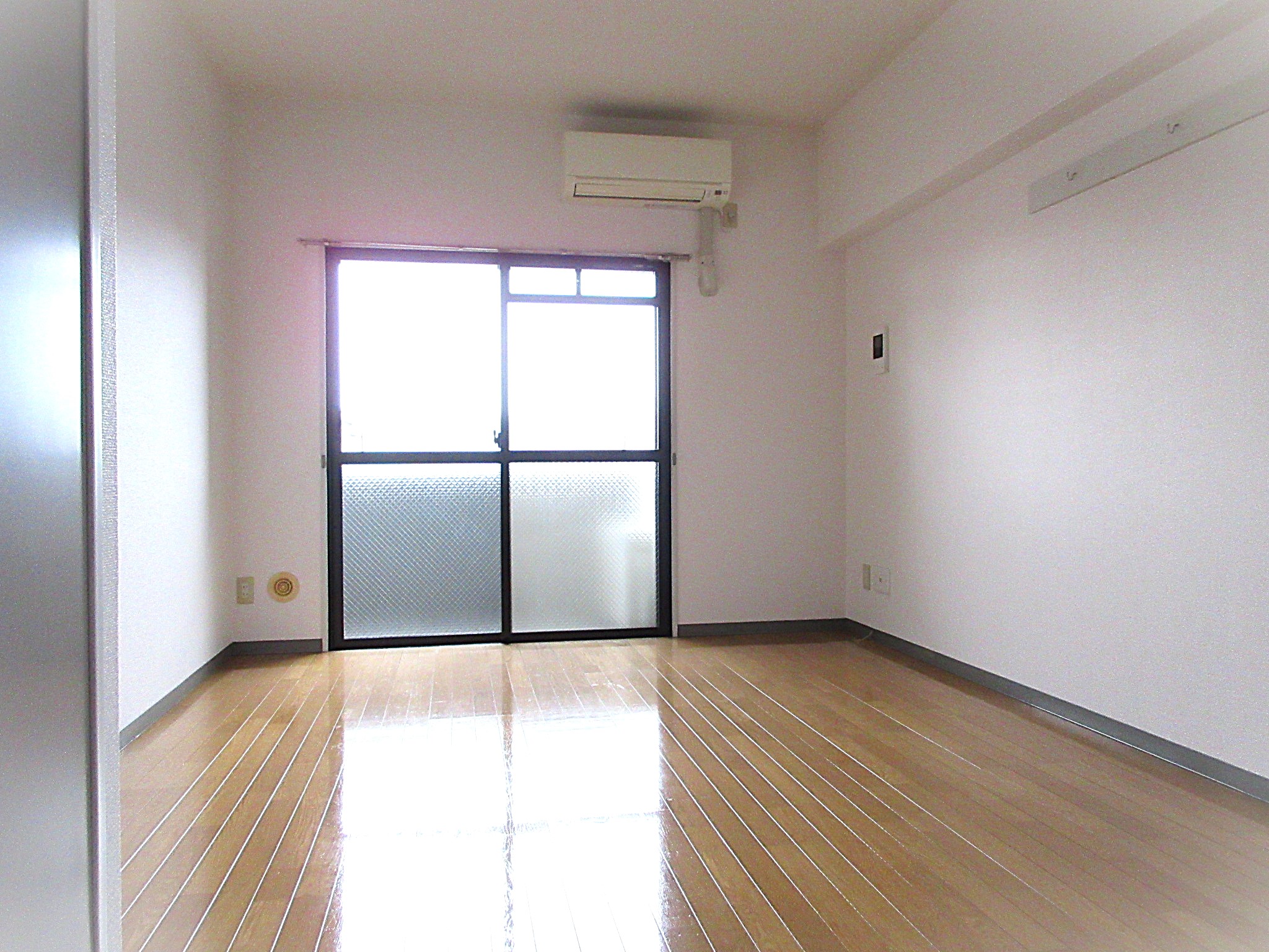 居室・リビング　※写真は別のお部屋のものです。現況を優先させて頂きます。