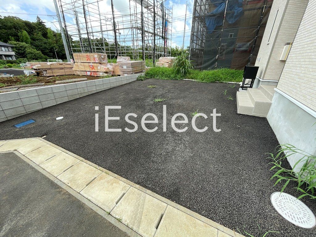 駐車場　敷地内駐車場は2台分は置ける広々サイズ