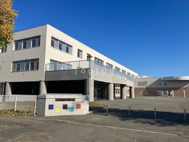 その他　帯広市立栄小学校（その他）まで750m