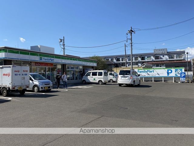 コンビニ　ファミリーマート（コンビニ）まで515m