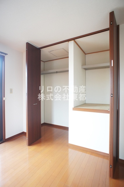 収納　増えがちな荷物をスッキリ収納できる大きめクローゼットです♪