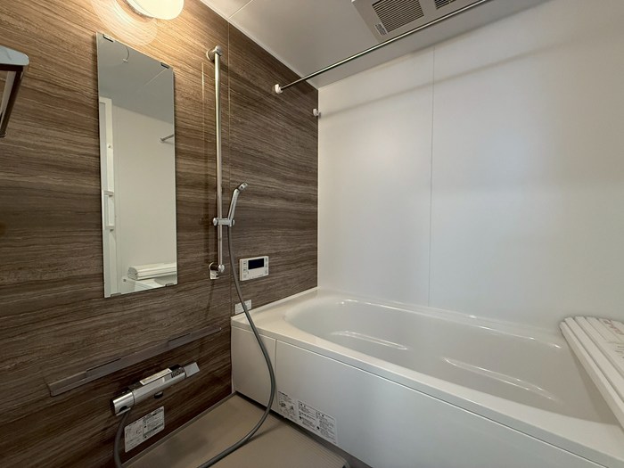 バス・シャワールーム　追い焚き機能・浴室暖房乾燥機＆物干しバー付きバスルーム♪お風