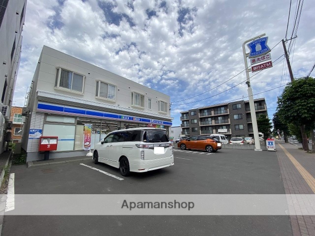 コンビニ　ローソン（コンビニ）まで490m