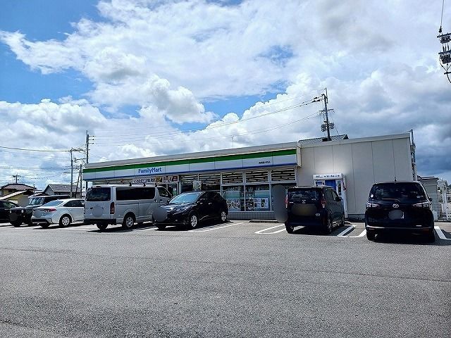 コンビニ　ファミリーマート鳥栖藤木町店（コンビニ）まで610m