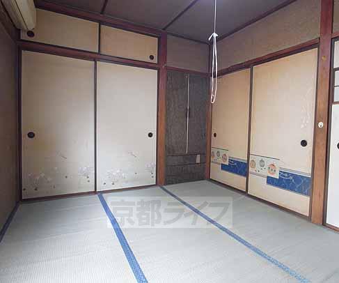 居室・リビング　広々とした和室です。