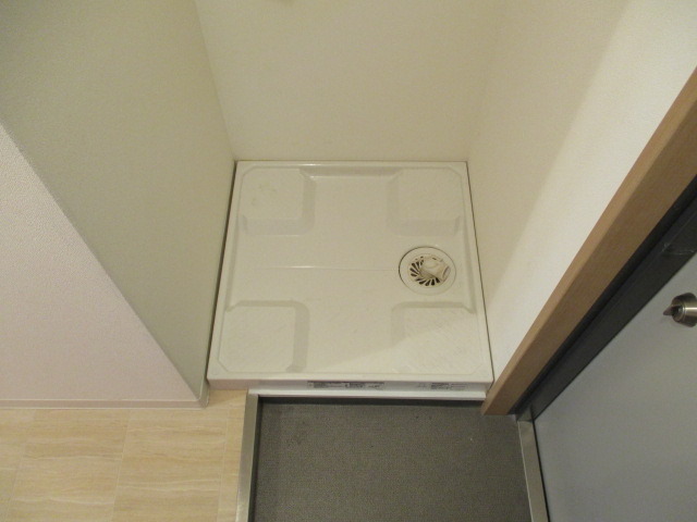 トイレ　室内洗濯機置き場です
