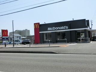 飲食店　マクドナルド静岡下川原店（飲食店）まで750m