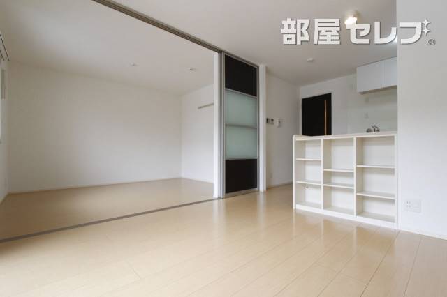 居室・リビング　※１０２号室の写真です（反転タイプ）