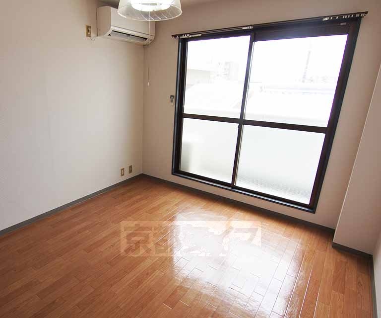 居室・リビング　７帖の洋室です。