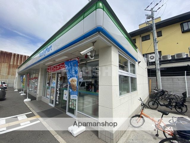 コンビニ　ファミリーマート（コンビニ）まで668m