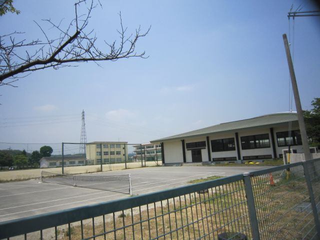 中学校　桑名市立成徳中学校（中学校）まで964m