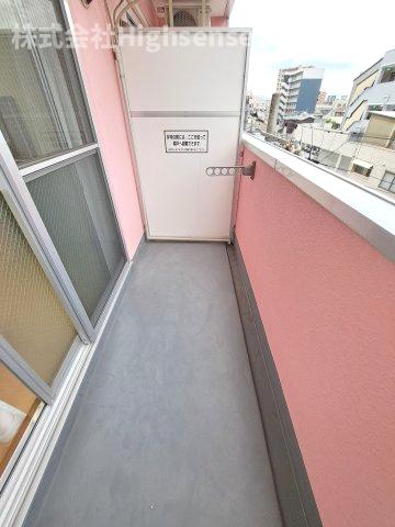 バルコニー　暖かな日差しのふりそそぐバルコニー