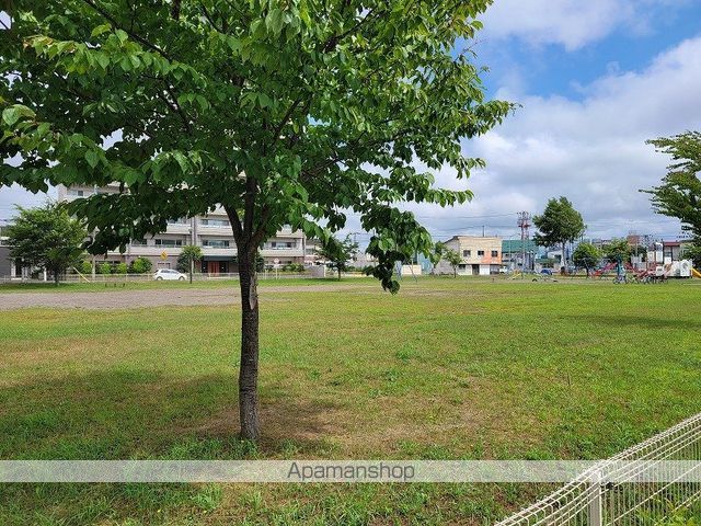 コンビニ　ファミリーマート（コンビニ）まで259m