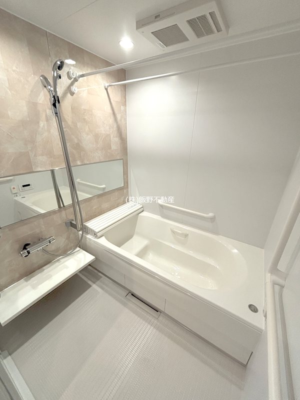 バス・シャワールーム　浴室暖房乾燥機付き、洗濯乾燥やヒートショックのリスク軽減など