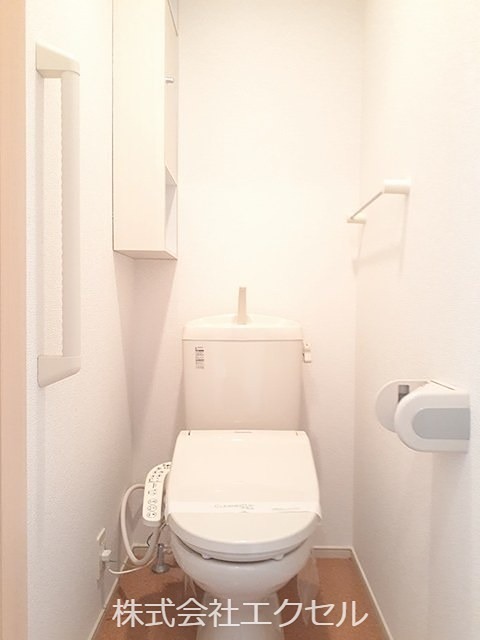 トイレ　温水洗浄便座です。