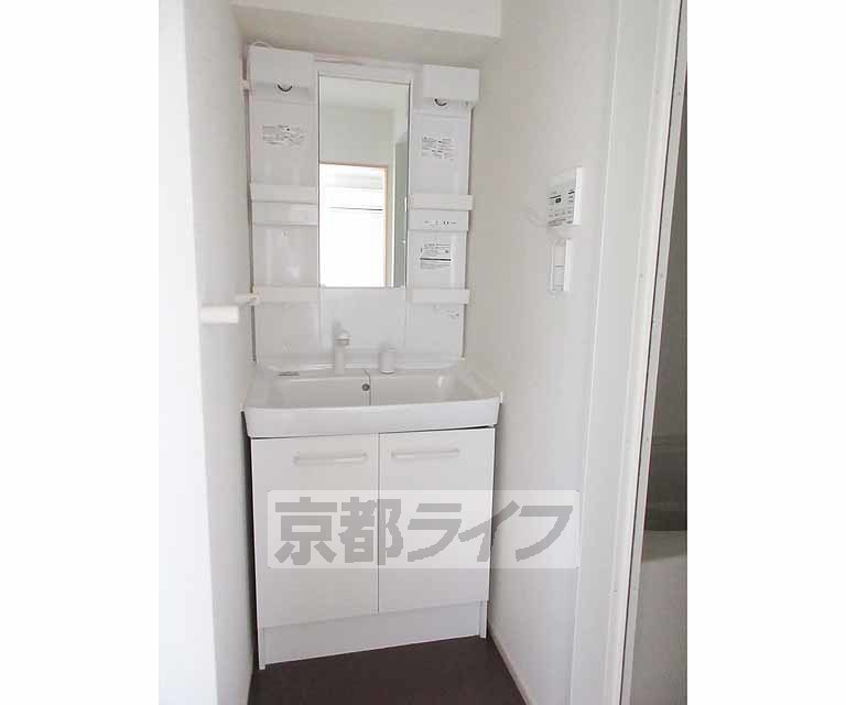 洗面設備　独立洗面台です