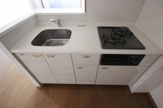 キッチン　同物件、別号室のものです。