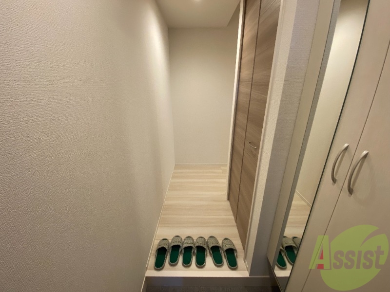玄関　玄関からの様子です。すぐ部屋が見えないのは安心ですね。