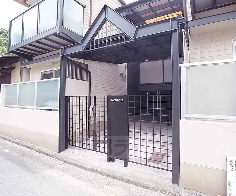 その他共有部分　可愛らしい入口になりました。