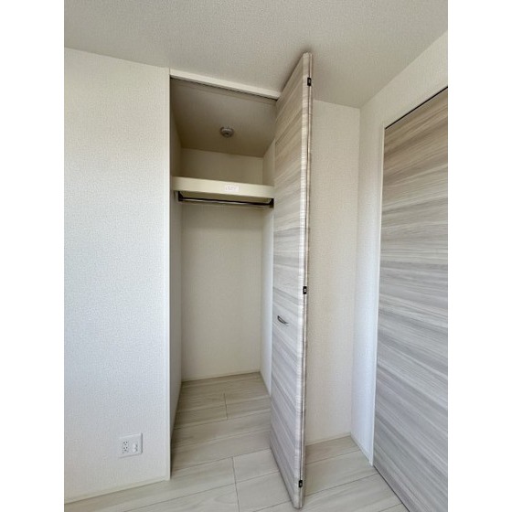 収納　中央洋室の収納