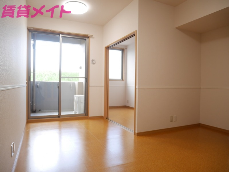 居室・リビング　同物件別部屋の写真