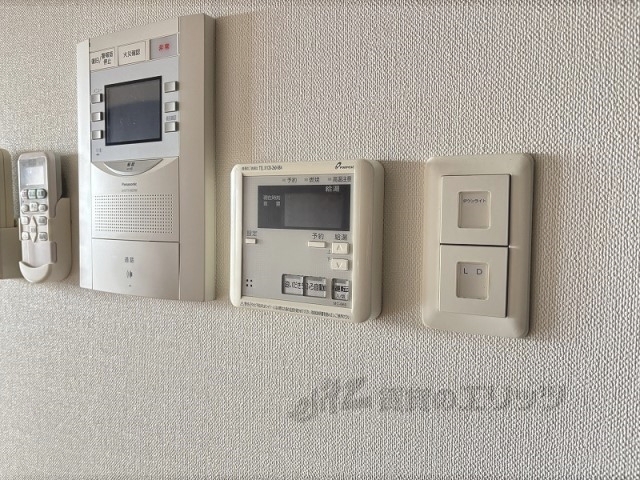 その他設備　給湯器リモコン