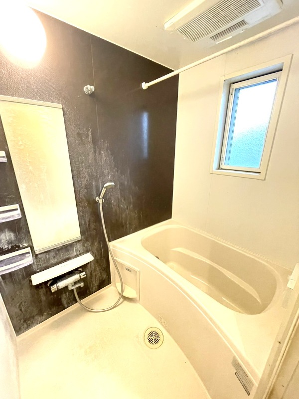 バス・シャワールーム　清掃前になります。