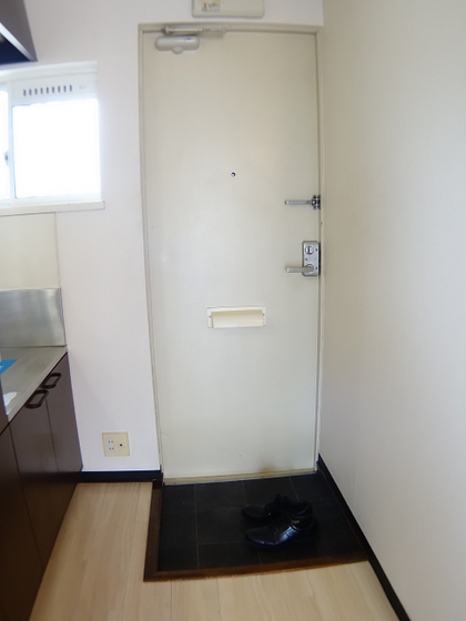 玄関　※他号室の写真です。