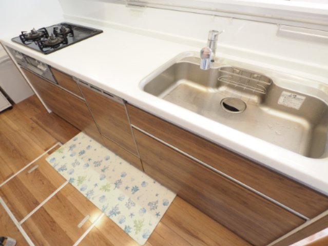 キッチン　20.7帖のリビングダイニングには、アイランド型対面キッチン