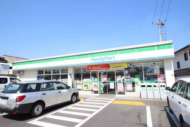 コンビニ　ファミリーマート（コンビニ）まで387m