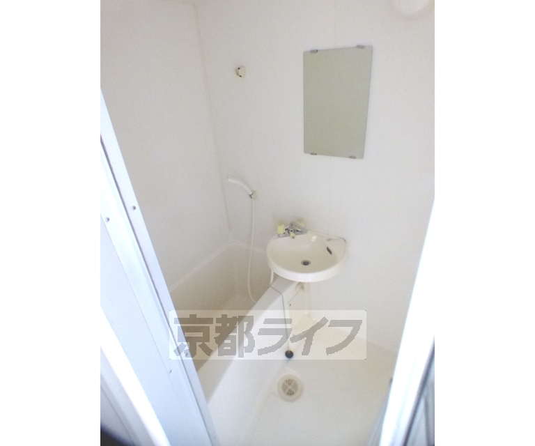 バス・シャワールーム　バスルームです。