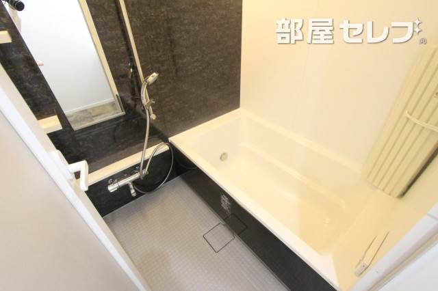 バス・シャワールーム　２０２号室の写真になります。