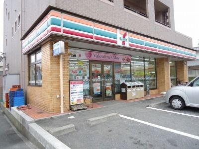 コンビニ　セブンイレブン立戸店（コンビニ）まで850m