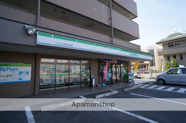 コンビニ　ファミリーマート　かつらぎ当麻庁舎前店（コンビニ）まで2m