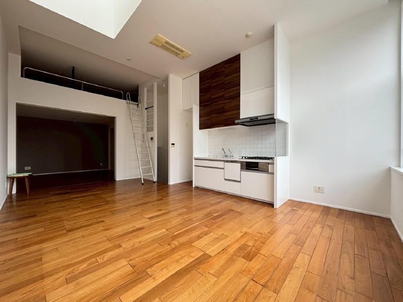 居室・リビング　2026/1/19　１０２　開放的な天高335センチ