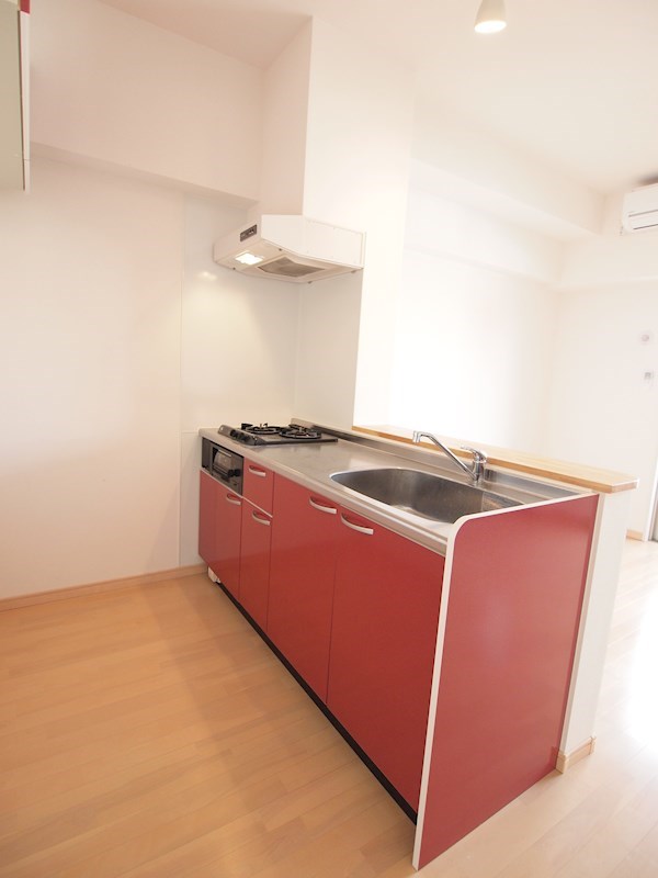 キッチン　システムキッチン。2口コンロ・グリル付きです。