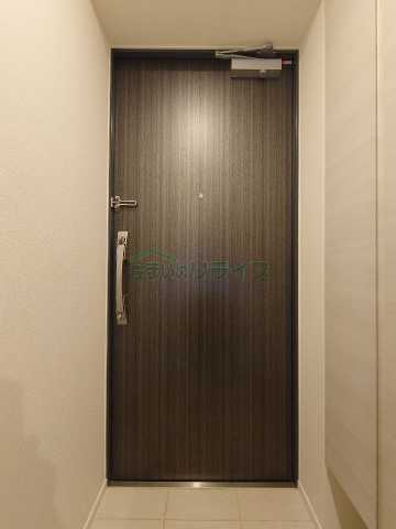 玄関　※参考写真です。似た間取り・他部屋の写真となります。